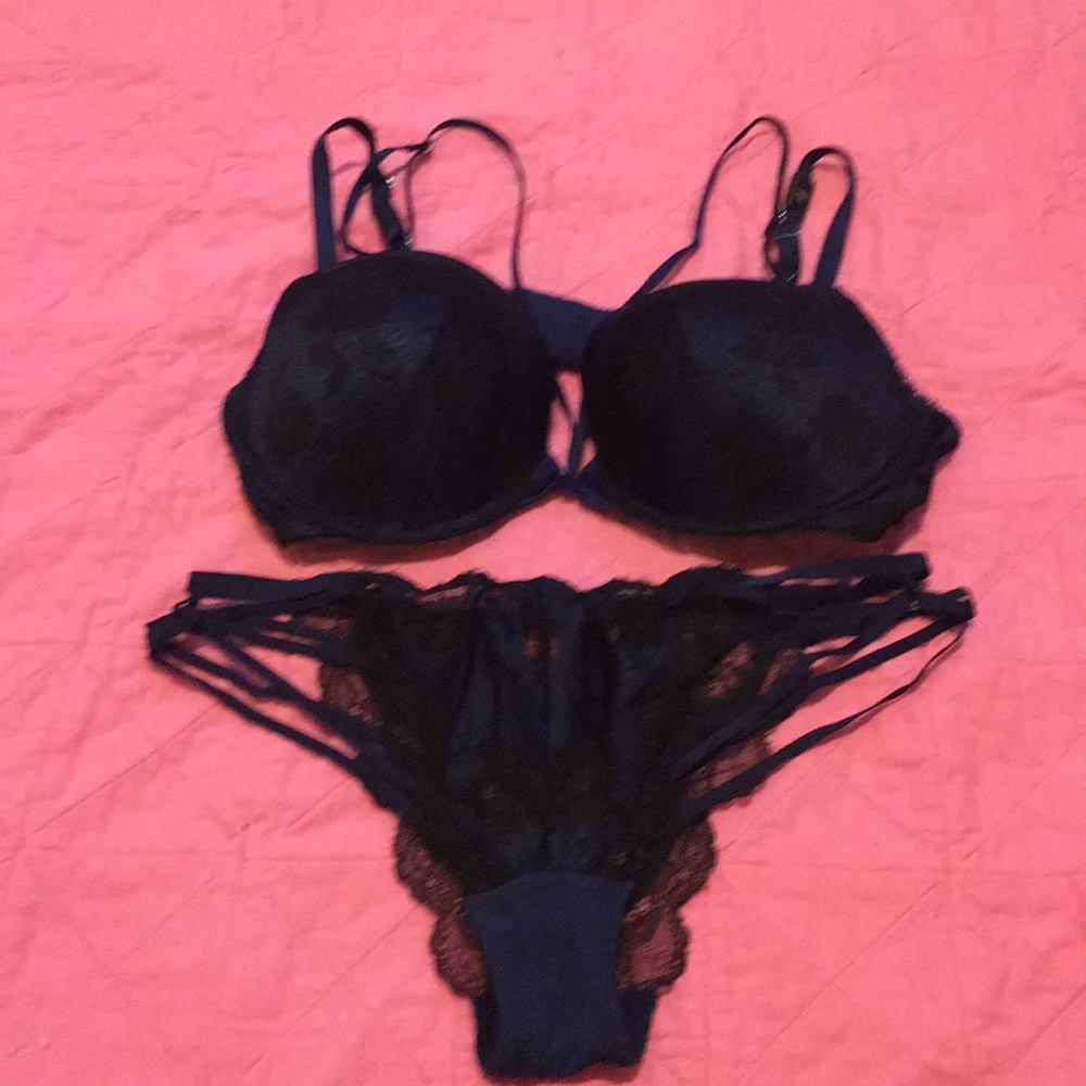 VS Lace Bra & Panty Set